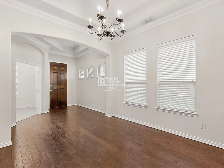 963 Cougar Dr — Photo 8