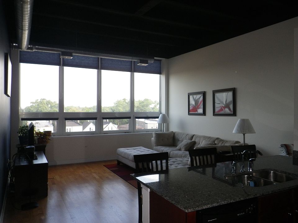 1st image of 4131 W Belmont Ave Unit 402