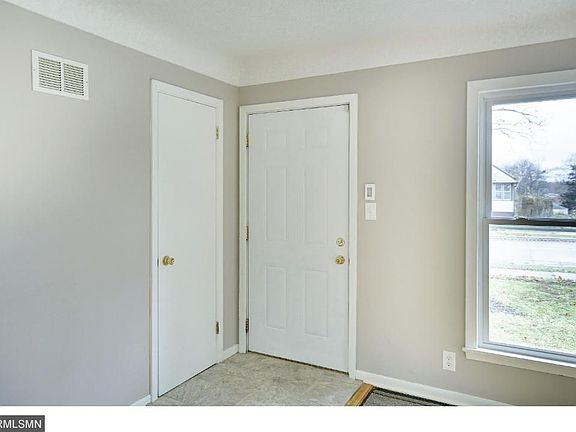 5th image of 2724 James Ave N
