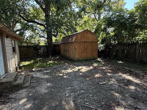 5th image of 306 Ash Ln