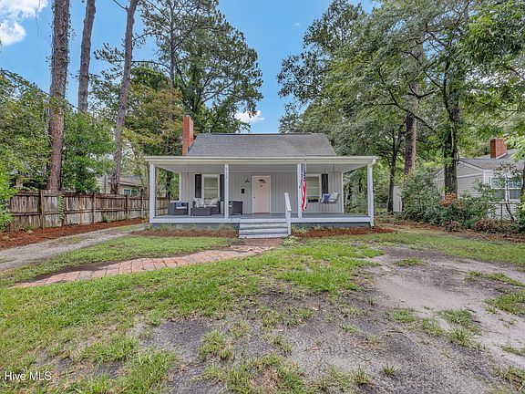 3rd image of 917 Bryan Avenue