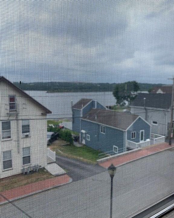 2nd image of 425 Main St
