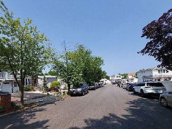 Exterior Neighborhood (street photo)