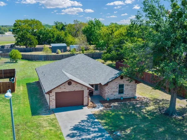 909 Enlow Cir, Commerce, TX 75428