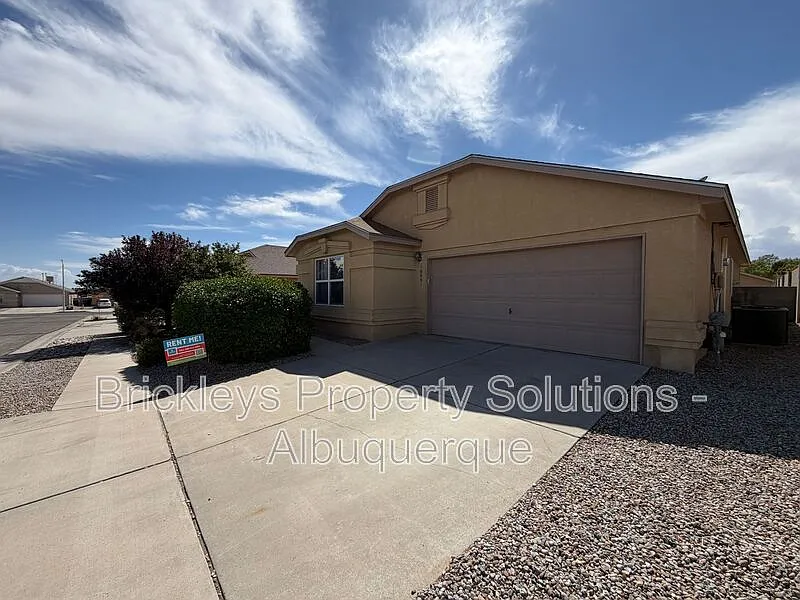 3 bed, 2.0 bath, 1679 sqft, $2,000 — Photo 2