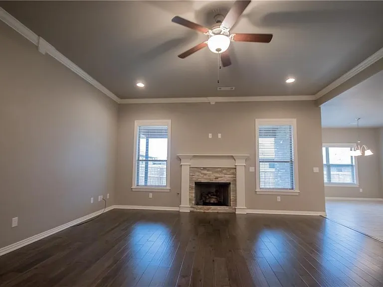 301 Cisterna Dr — Photo 3