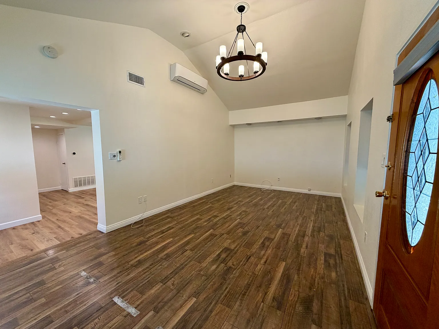 3 bed, 2060 sqft, $4,900 — Photo 2