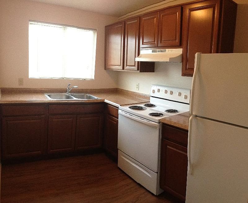 2nd image of 2880 N Park Ave