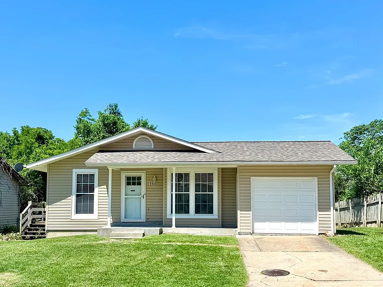 11 Oak Knoll Dr — Photo 1