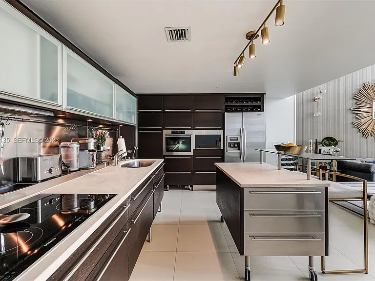 6000 Collins Ave #523 — Photo 12
