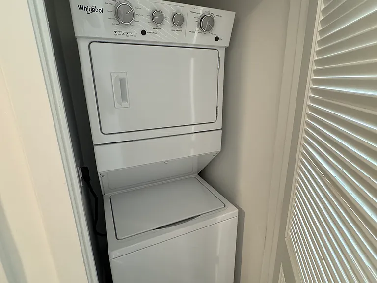 105 NE 22nd St #B1 — Photo 14