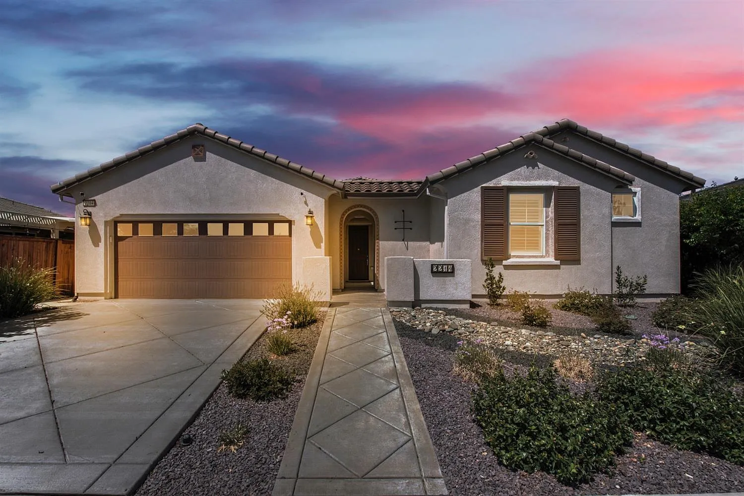 2214 Russell Cir photo 1