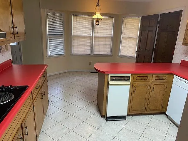 3 bed, 2140 sqft, $1,575 — Photo 4