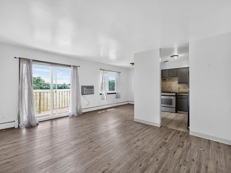 827 W College Blvd #201 — Photo 2