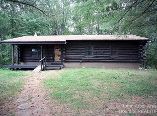 15590 Devonshire Dr, Pinckney, MI 48169