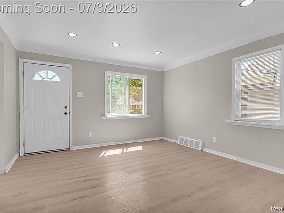 3rd image of 10013 Warwick St