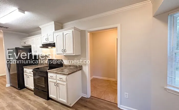 8250 Chesterfield Dr — Photo 6