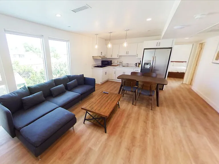 1436 W 36th Pl — Photo 25