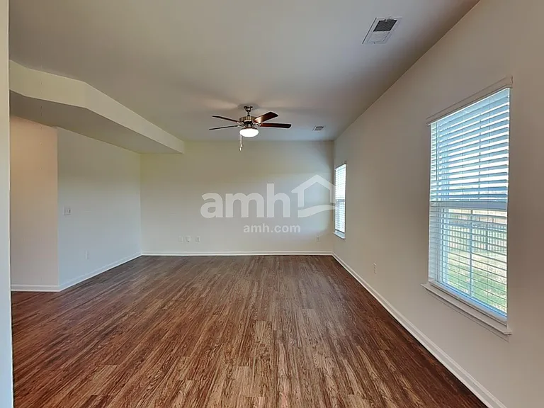 548 Larragan Dr — Photo 7