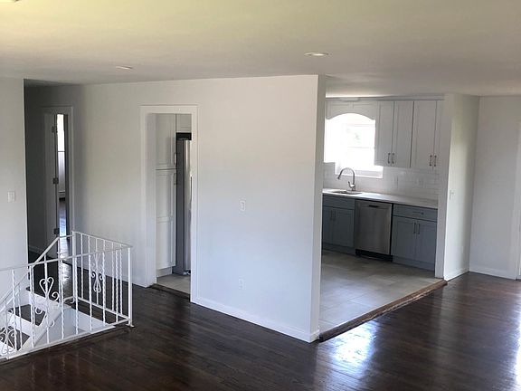 2nd image of 44 Clarke St Floor 1