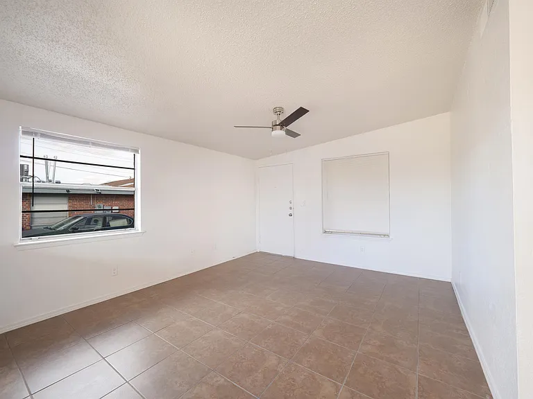 1901 Lake Omega St #C — Photo 17