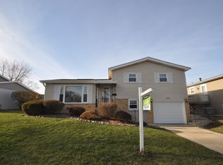 6220 Pond View Dr, Matteson, IL 60443