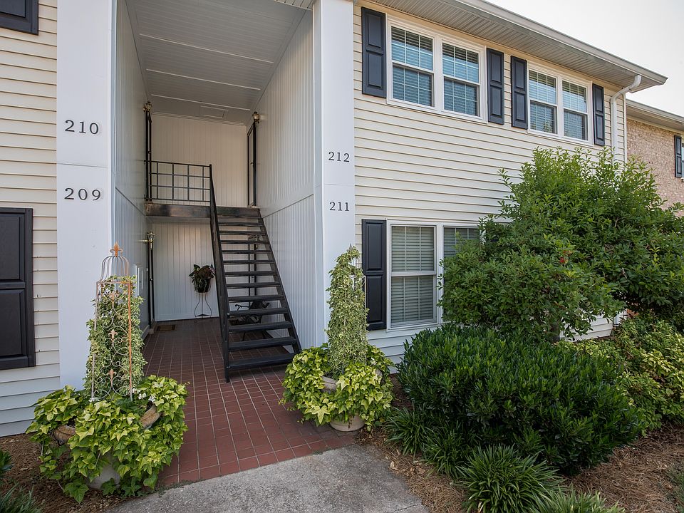 1st image of 925 Cleveland St Unit 212