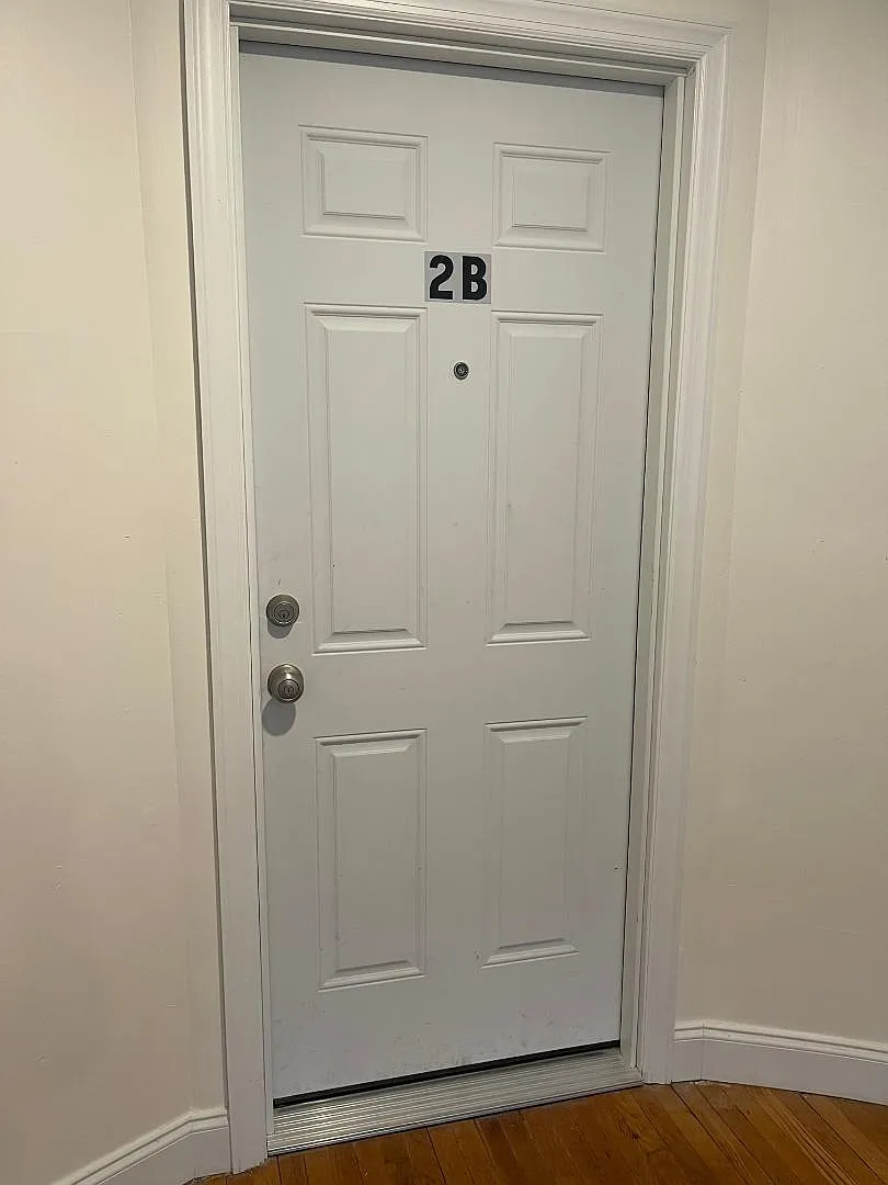 Building Photo - 108 Elm St #2B