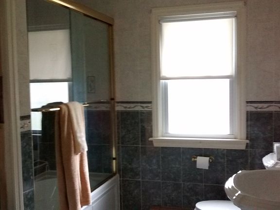 LARGE BATHROOM