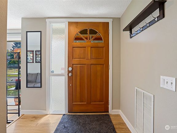 2nd image of 5824 66th Avenue NE