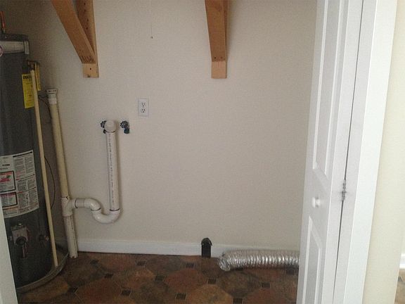 4th image of 1601 Everett St