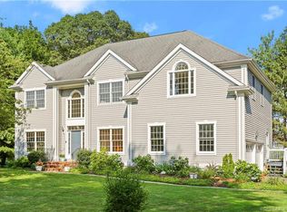 193 Split Rock Rd, Southport, CT 06890
