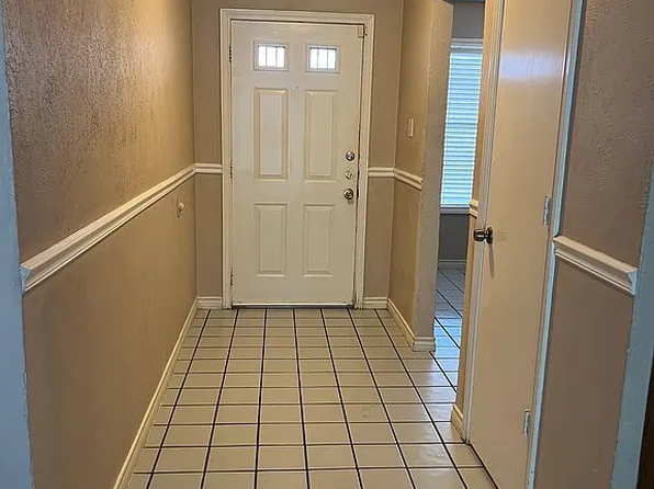 4025 Emerald Dr, Mesquite, TX 75150
