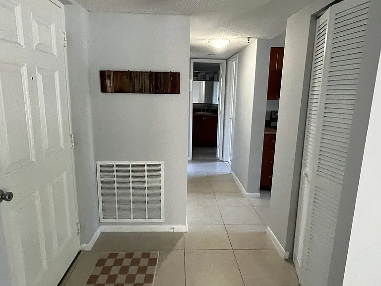 1915 Lavers Cir E #E101 — Photo 9