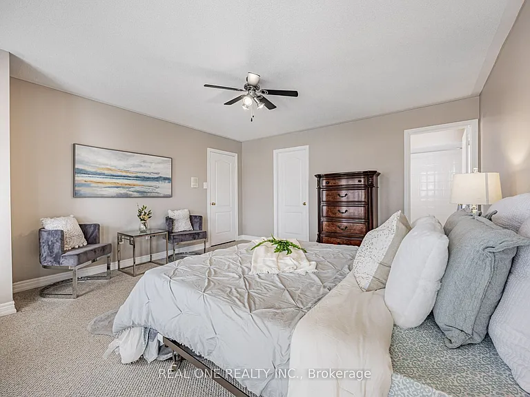 51 Hanson Cres — Photo 37