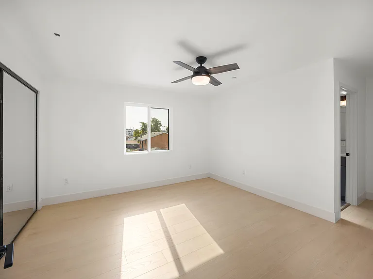 1276 W 38th St #3 — Photo 5