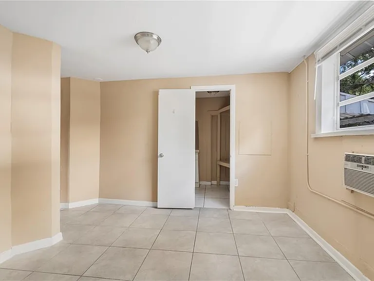 418 E Amelia Ave #G — Photo 13