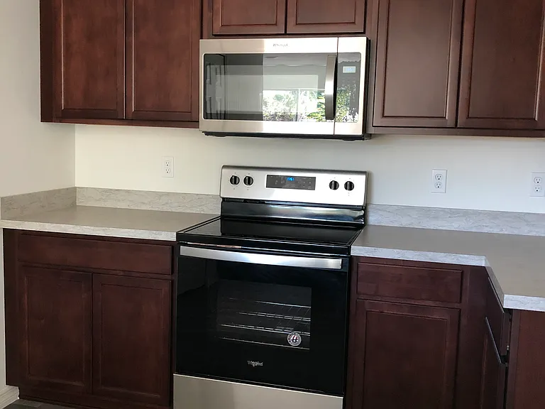 2937 SW Skyline St — Photo 3