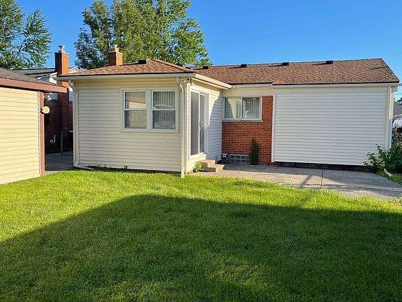 3rd image of 30782 Whittier Ave