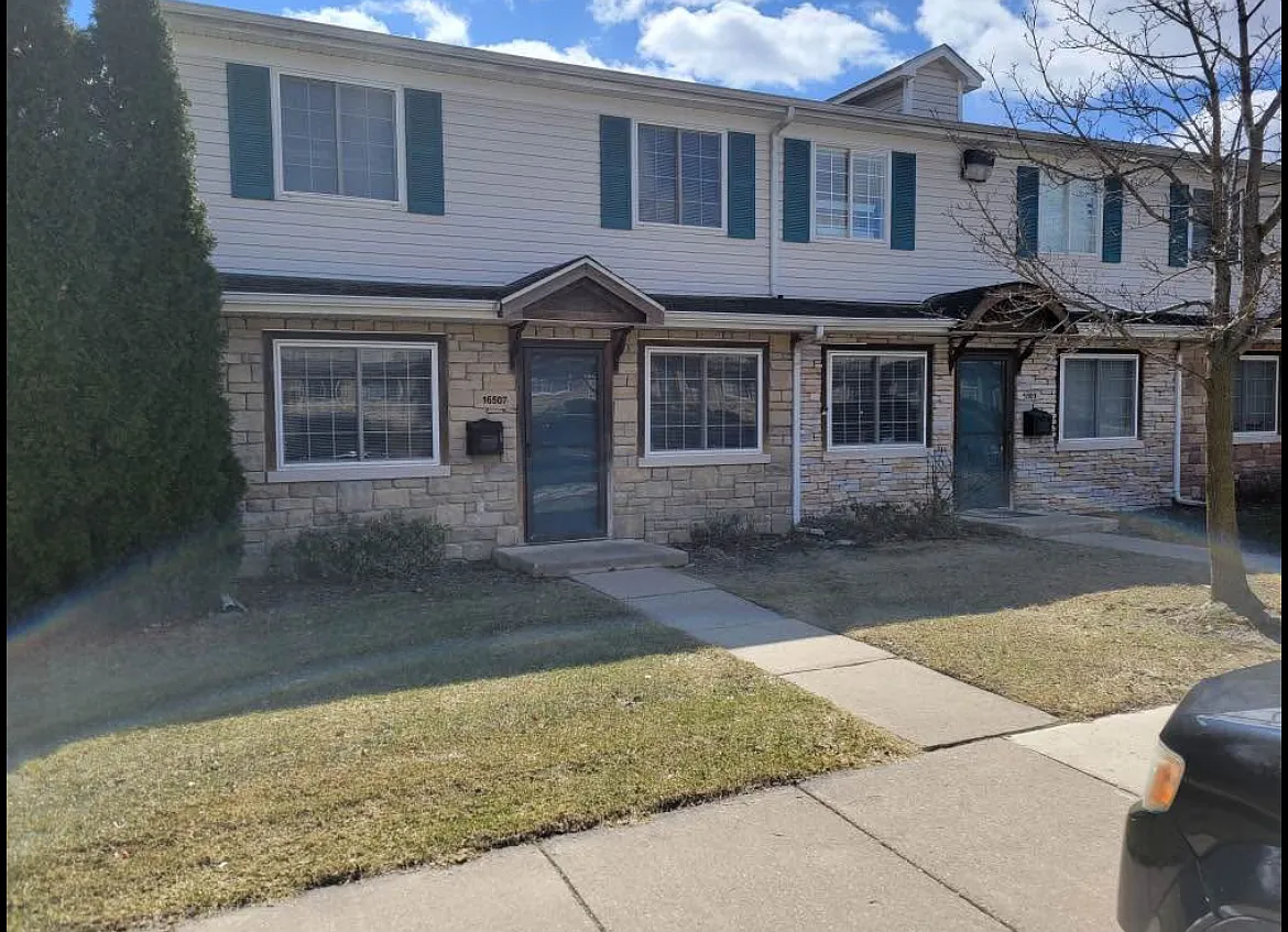 4 bed, 2.5 bath, 1700 sqft, $600 — Photo 2