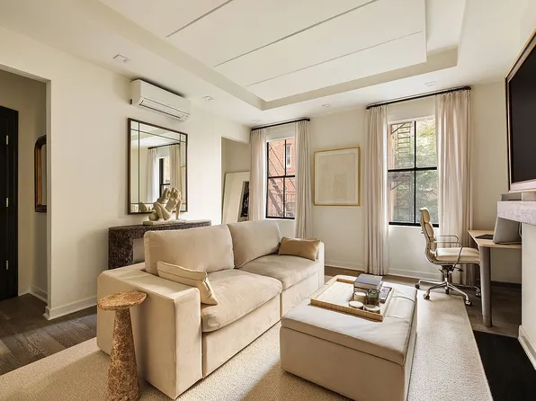 288 W 12th St #2R, New York, NY 10014