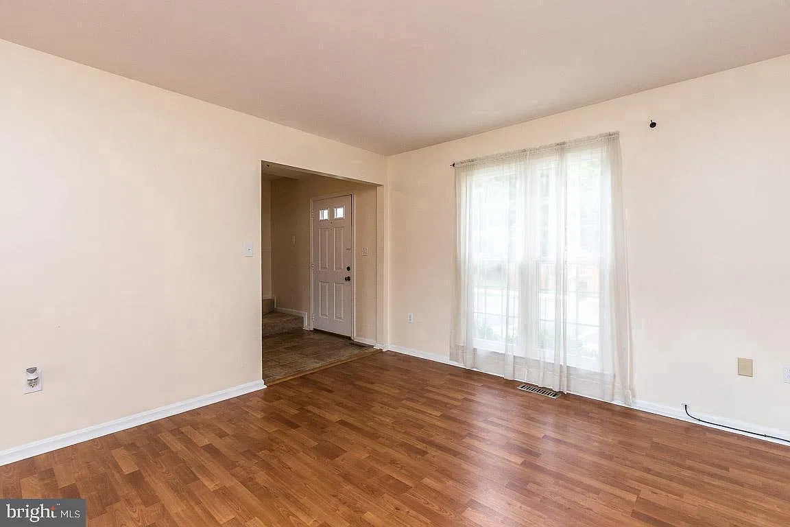 3 bed, 2.5 bath, 1406 sqft, $2,500 — Photo 4