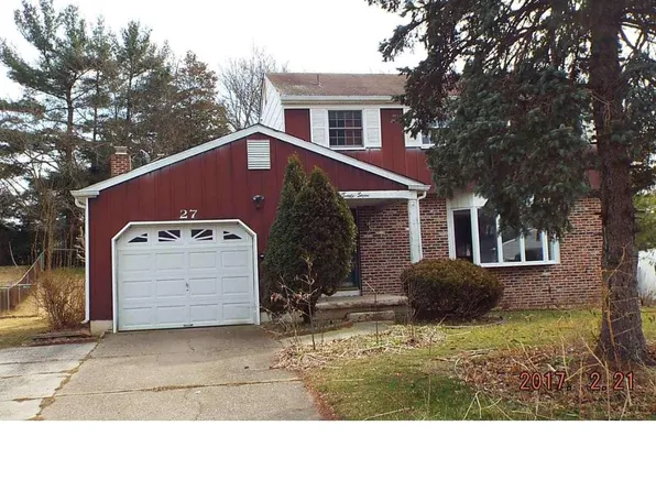 27 Hyannis Ave, Turnersville, NJ 08012
