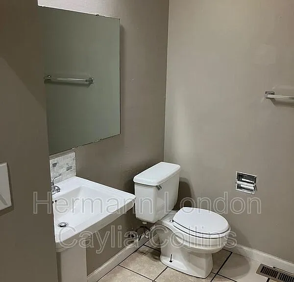 1708 S Tucker Blvd #C — Photo 13
