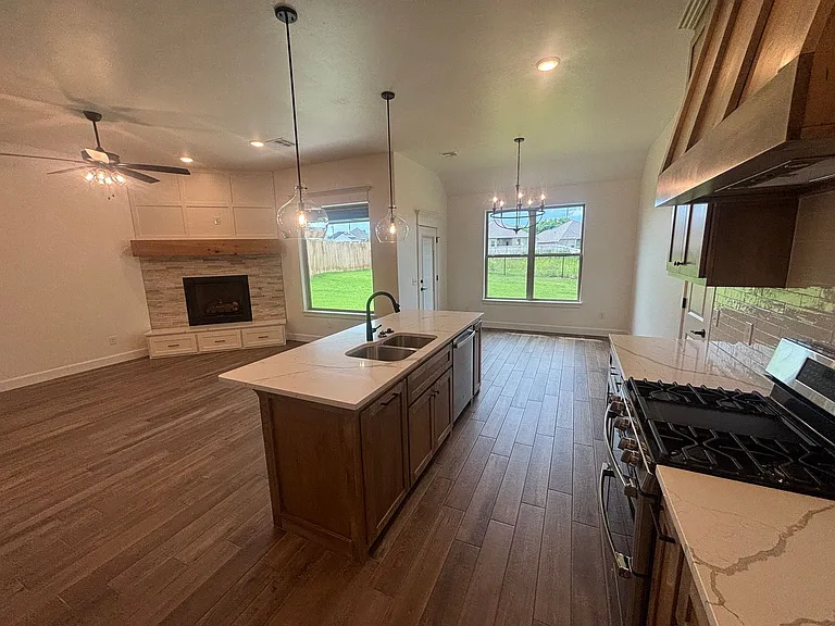 1900 Inglenook Dr — Photo 5