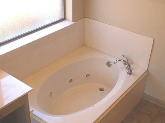 Master jetted tub