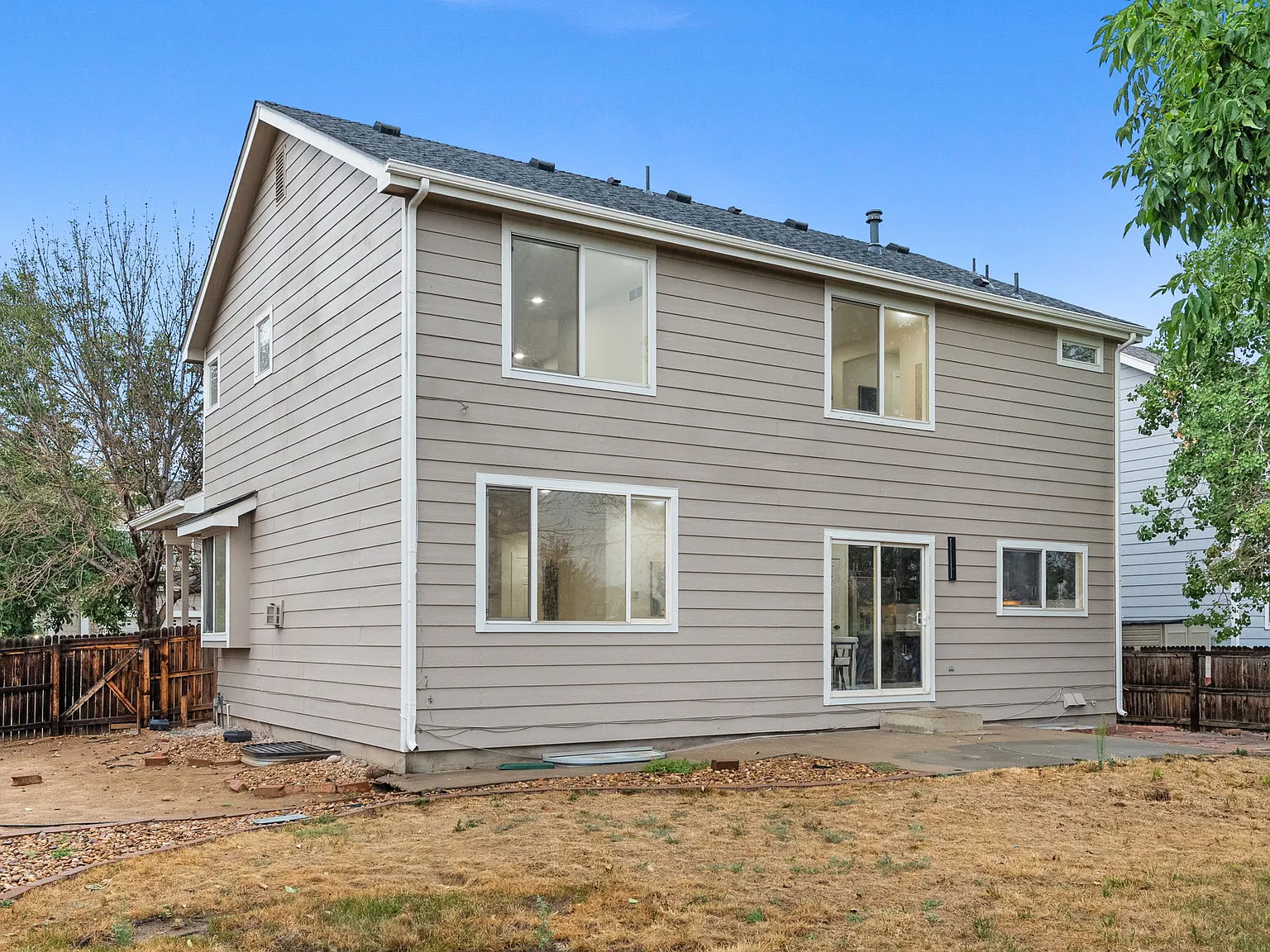 3 bed, 2720 sqft, $3,000 — Photo 2