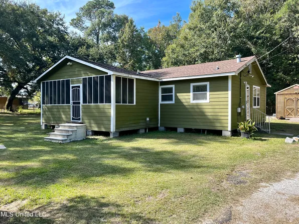 5324 James St, Moss Point, MS 39563