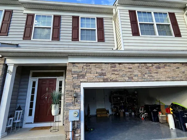 232 Fairfield Cir W, Royersford, PA 19468