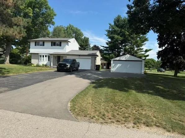 2555 Judy Ln, Shelby Township, MI 48316
